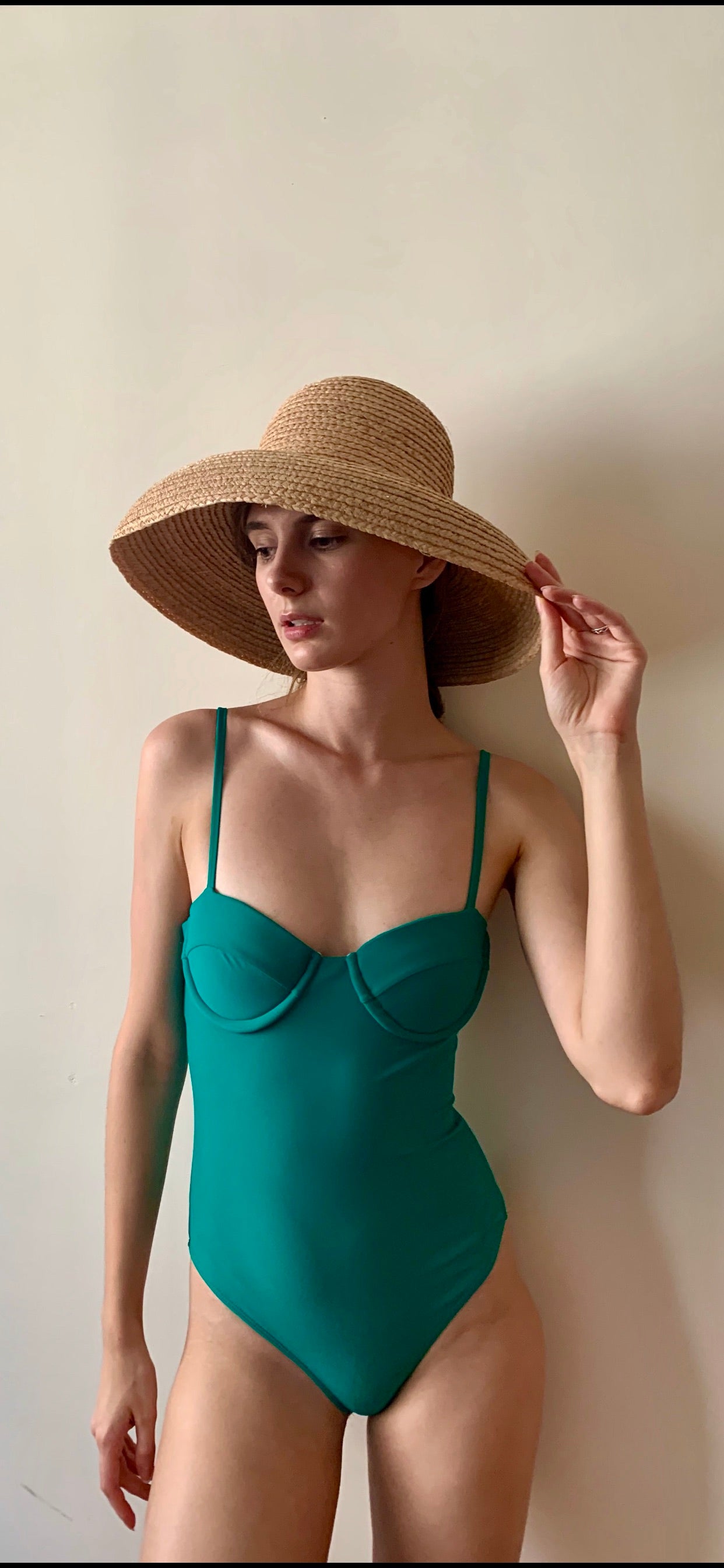 ACCCESSORIES & HATS